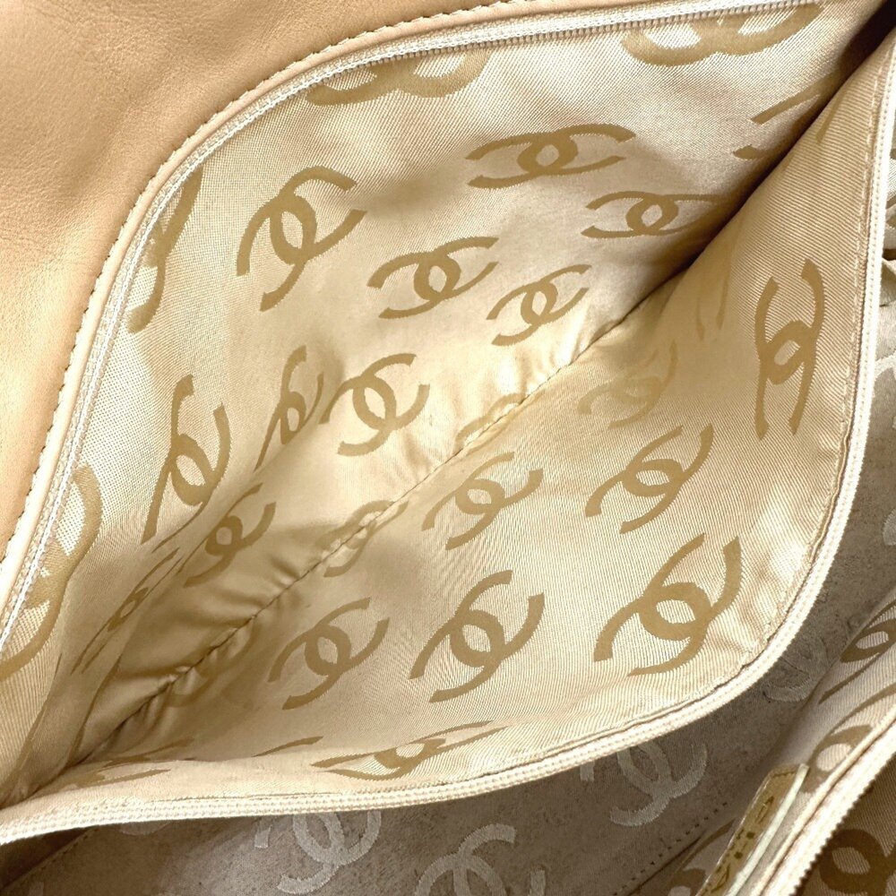 CHANEL Cream Tote Bag - Picture 10 of 15